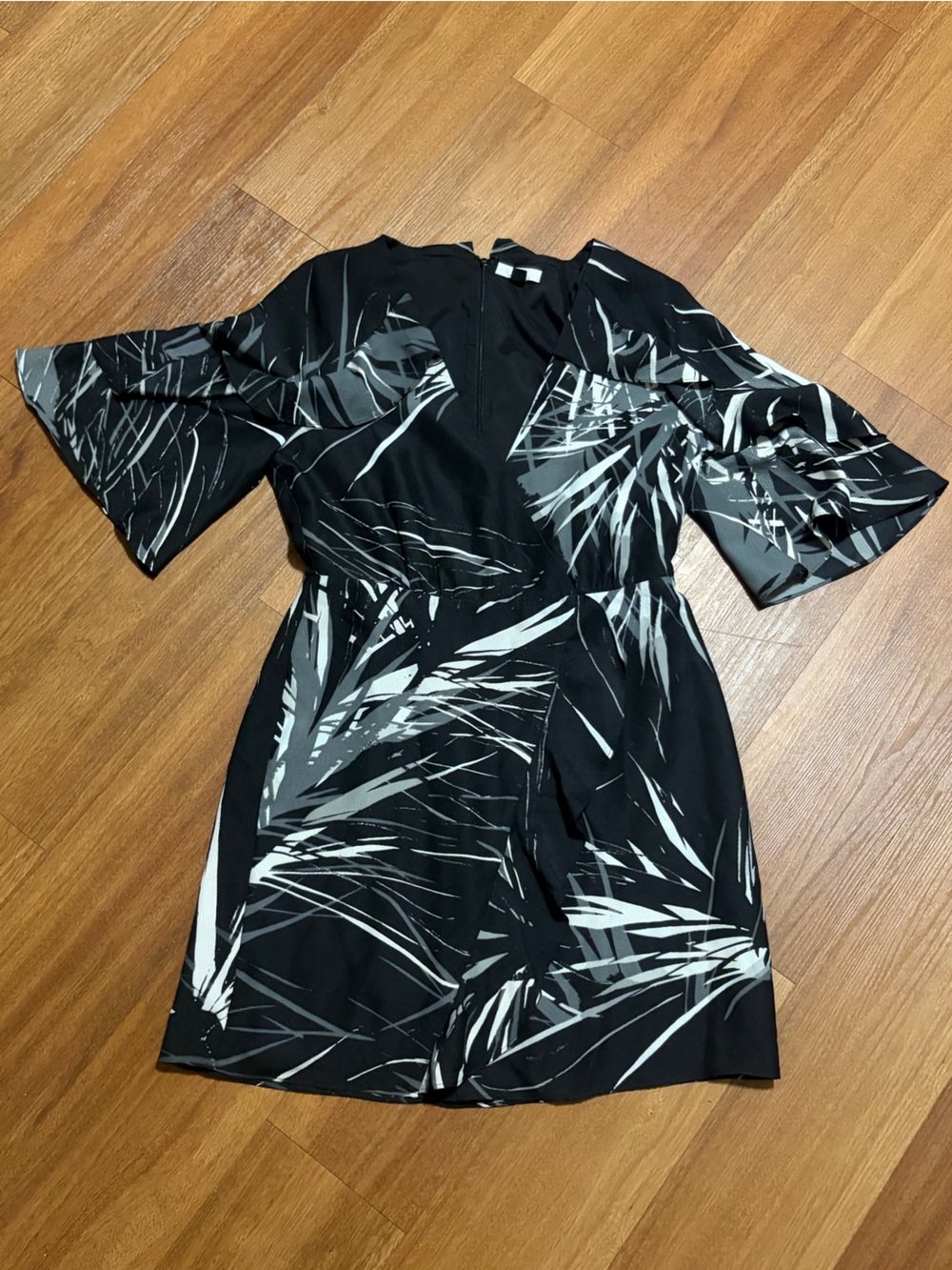 Halston Bell Sleeve & Ruffles Black and Gray Printed Midi Dress Size 2